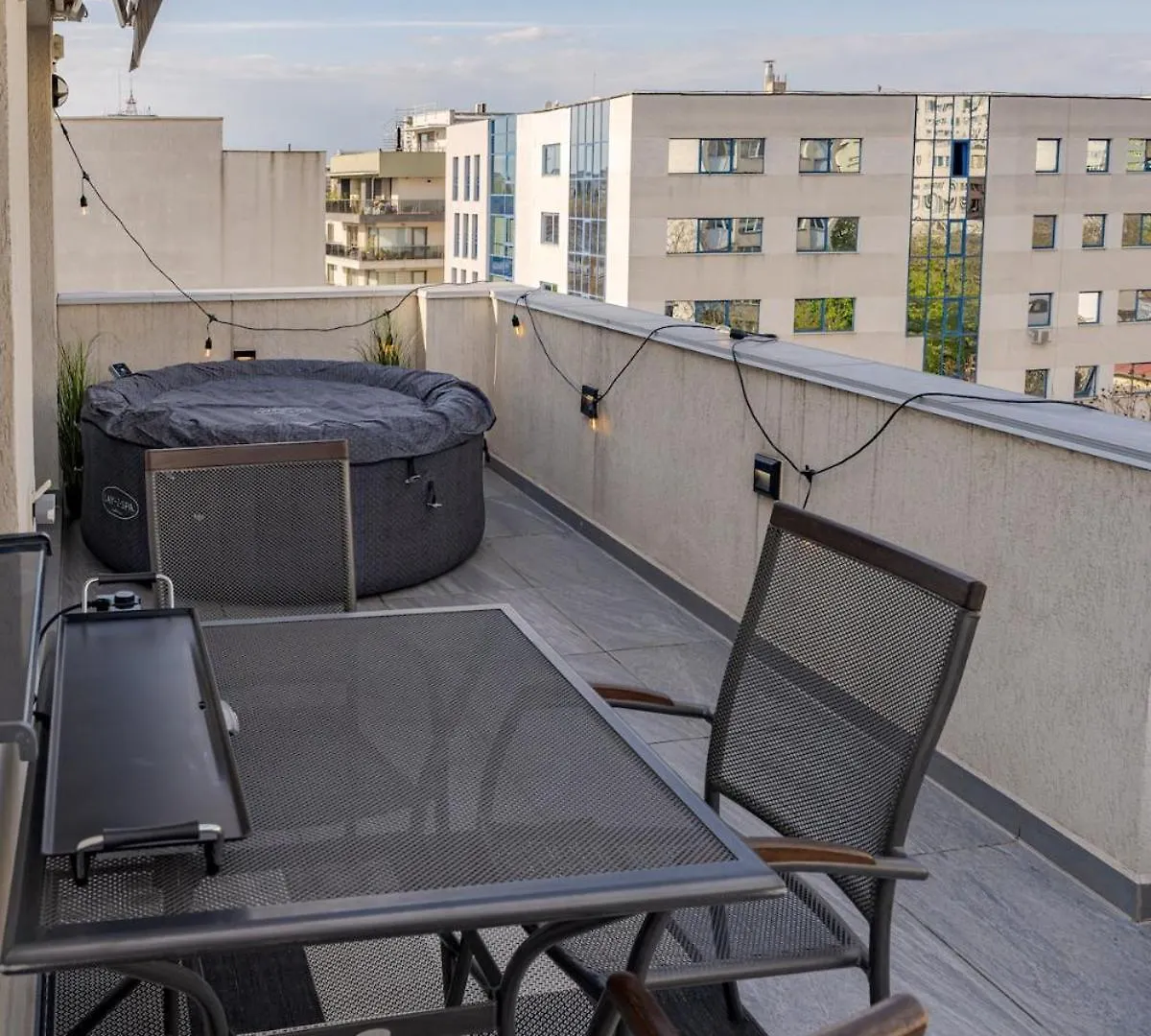 Downtown Loft Apartment With Jacuzzi&Terrace Bucharest Romania